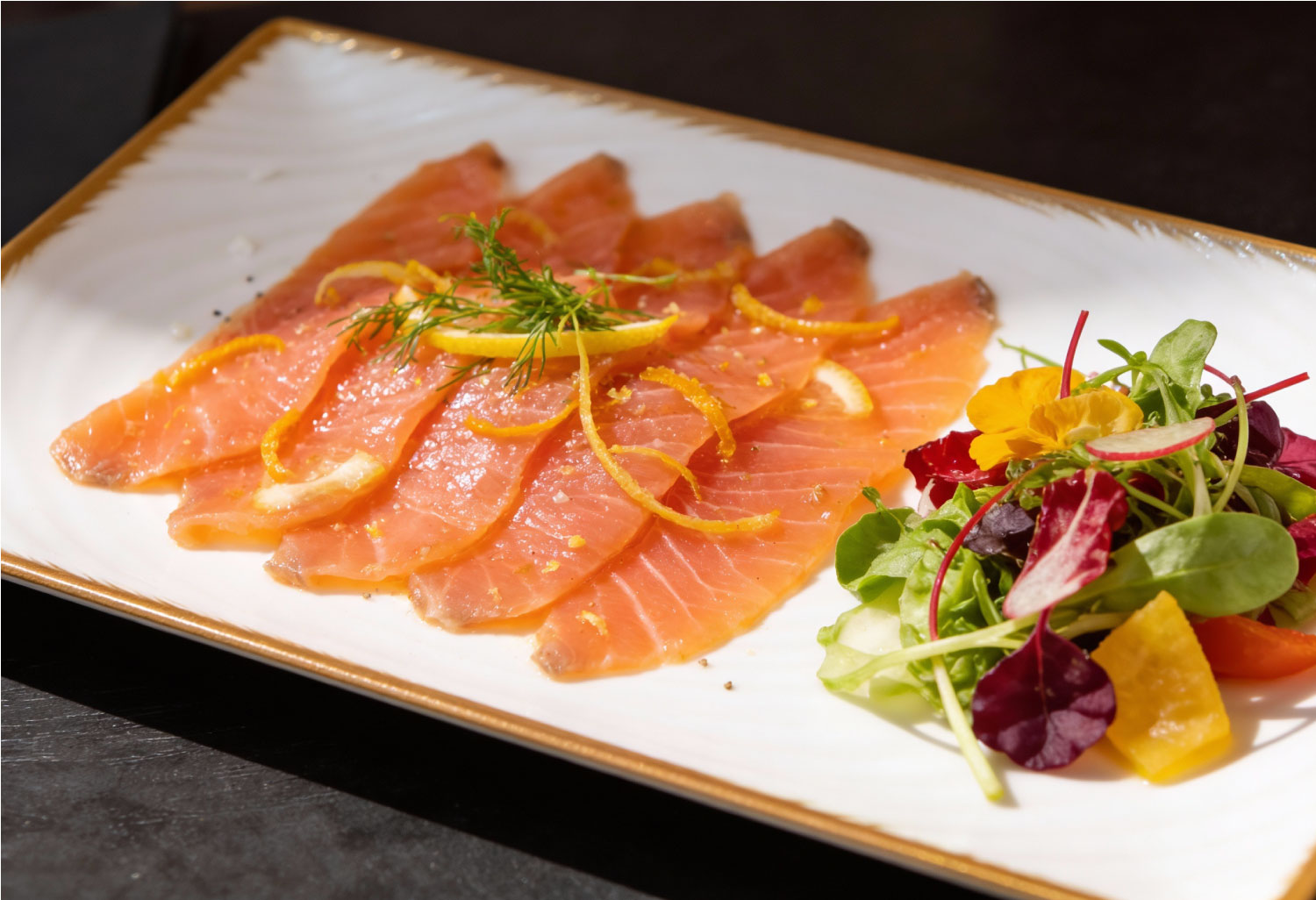 Saumon gravlax aux agrumes – à La Frégate, brasserie conviviale